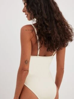 NA-KD Badpakken Zonder Beugel Triangel Badpak Dames Wit -Sunseeker Winkel 72c9e20269915065280ffdf04557f85c