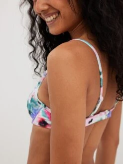 NA-KD Bikini Tops Met Beugel T-shirt Bh Bikinitop Dames Pastelblauw -Sunseeker Winkel ae5c5f12003d3f4f502bbf5af938a4e5