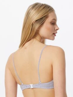 Watercult Grote Cups T-shirt Bh Bikinitop Dames Blauw / Wit 8 Watercult Grote Cups T-shirt Bh Bikinitop Dames Blauw / Wit -Sunseeker Winkel c767ca286abfeeb0f4df41c931f81096